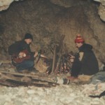 Derindere'deki mağarada ateş yakıp gitar çalıyoruz Doğada Geçmiş Zamanlar - Hakan Eşme