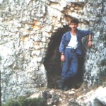 Kartalkaya Mevkiindeki mağara önünde Doğada Geçmiş Zamanlar - Hakan Eşme